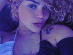 kyraX - female webcam at xLoveCam