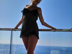 LaFrancaise - female with brown hair webcam at xLoveCam