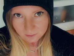 LaMadrina - blond female with  big tits webcam at xLoveCam