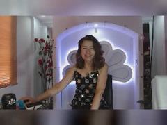 LadyLucky - female with brown hair webcam at xLoveCam