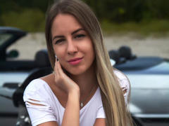 LanieHotXX - female with brown hair webcam at xLoveCam