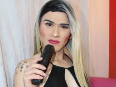 IaraSmithIT - shemale with black hair webcam at ImLive