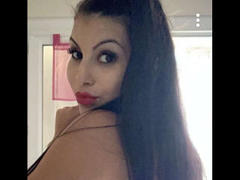 Larubis69 - female with brown hair webcam at xLoveCam