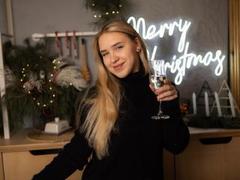 LauraHlot - blond female with  small tits webcam at xLoveCam