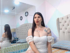 LauraaVelez - female with black hair and  small tits webcam at xLoveCam