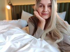 LaurenSommer-hot - blond female webcam at xLoveCam