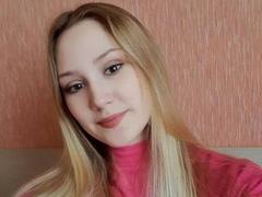 LaylaHott - blond female webcam at xLoveCam