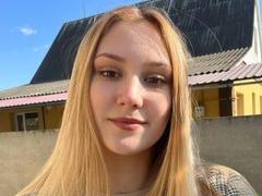 LaylaHott - blond female webcam at xLoveCam