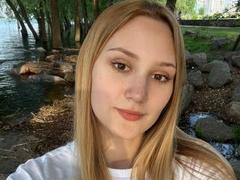 LaylaHott - blond female webcam at xLoveCam