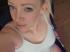 LeaKirsch-hot - blond female webcam at xLoveCam