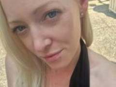 LeaKirsch-hot - blond female webcam at xLoveCam