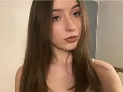 LeahCute - female with brown hair and  small tits webcam at xLoveCam