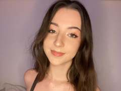 LeahCute - female with brown hair and  small tits webcam at xLoveCam