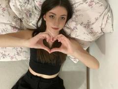 LeahCute - female with brown hair and  small tits webcam at xLoveCam