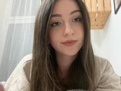 LeahCute - female with brown hair and  small tits webcam at xLoveCam