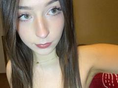 LeahCute - female with brown hair and  small tits webcam at xLoveCam