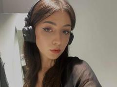 LeahCute - female with brown hair and  small tits webcam at xLoveCam