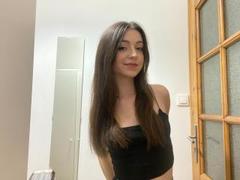 LeahCute - female with brown hair and  small tits webcam at xLoveCam