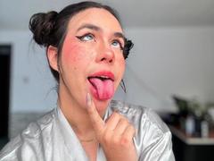 LeannaWhiteX from xLoveCam