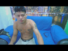 LeonWolfy - male webcam at xLoveCam