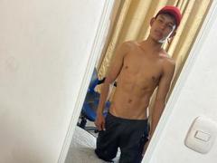 Leonill - male webcam at xLoveCam