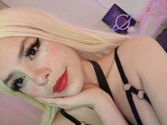 LexyLovee - blond female webcam at xLoveCam