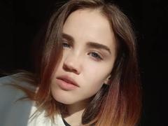 LeylaBrown - female with brown hair webcam at xLoveCam