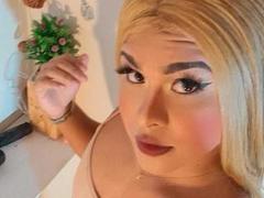 LiaDosantos - shemale webcam at xLoveCam