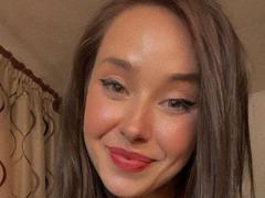 LiaQuinn - female with brown hair and  small tits webcam at xLoveCam