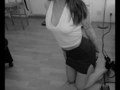 LiliaRose-hot - female with brown hair webcam at xLoveCam