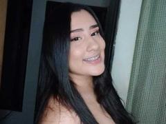 LisaEvans - female with black hair webcam at xLoveCam