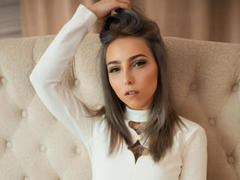 LisaListon - female with brown hair webcam at LiveJasmin