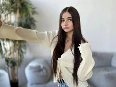 Lissa-hot - female with black hair webcam at xLoveCam