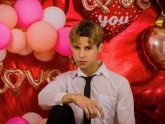 LoganEliot - male webcam at xLoveCam