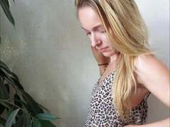 Lolicoon-hot - blond female webcam at xLoveCam