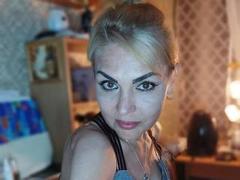 LonnyKendall - blond female webcam at xLoveCam