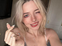 LoraDolly - blond female with  small tits webcam at xLoveCam