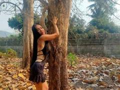 Lotusblume-hot - female with black hair webcam at xLoveCam