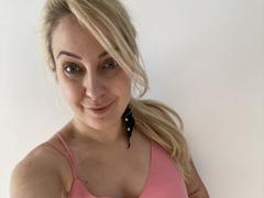 LoveCheryl - female webcam at xLoveCam