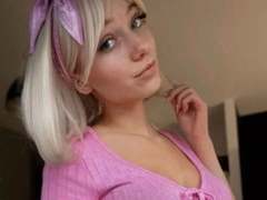 LuciaWild - female with black hair webcam at xLoveCam