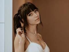 LuciaWild - female with black hair webcam at xLoveCam