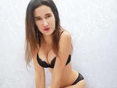 Lucilla69-hot - female with brown hair webcam at xLoveCam