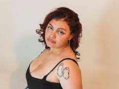 LucyBake - female webcam at xLoveCam