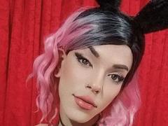 LucyVendeta - shemale with black hair webcam at xLoveCam