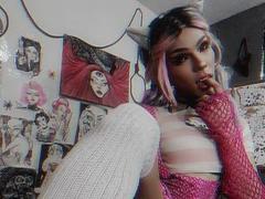 LucyVendeta - shemale with black hair webcam at xLoveCam