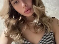 LunaHeadly - blond female webcam at xLoveCam