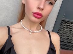 LunaHeadly - blond female webcam at xLoveCam