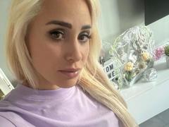 LunaSky-hot - blond female webcam at xLoveCam