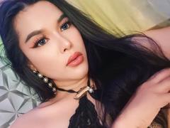 LuvYuhBeautiful - shemale with black hair and  small tits webcam at xLoveCam