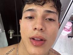 Lyaan - male webcam at xLoveCam